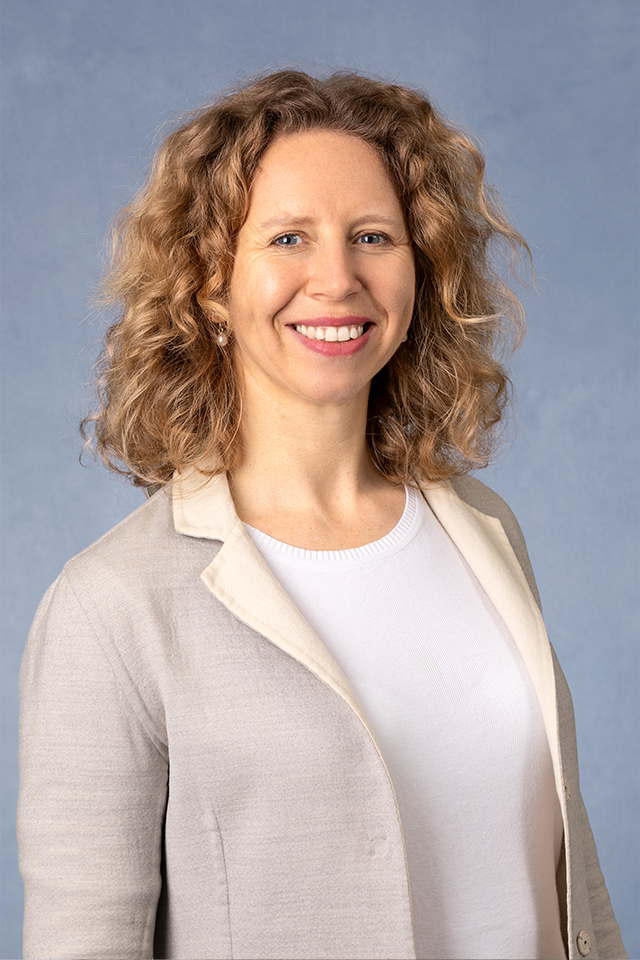 Portraitfoto von Karin Wöpking